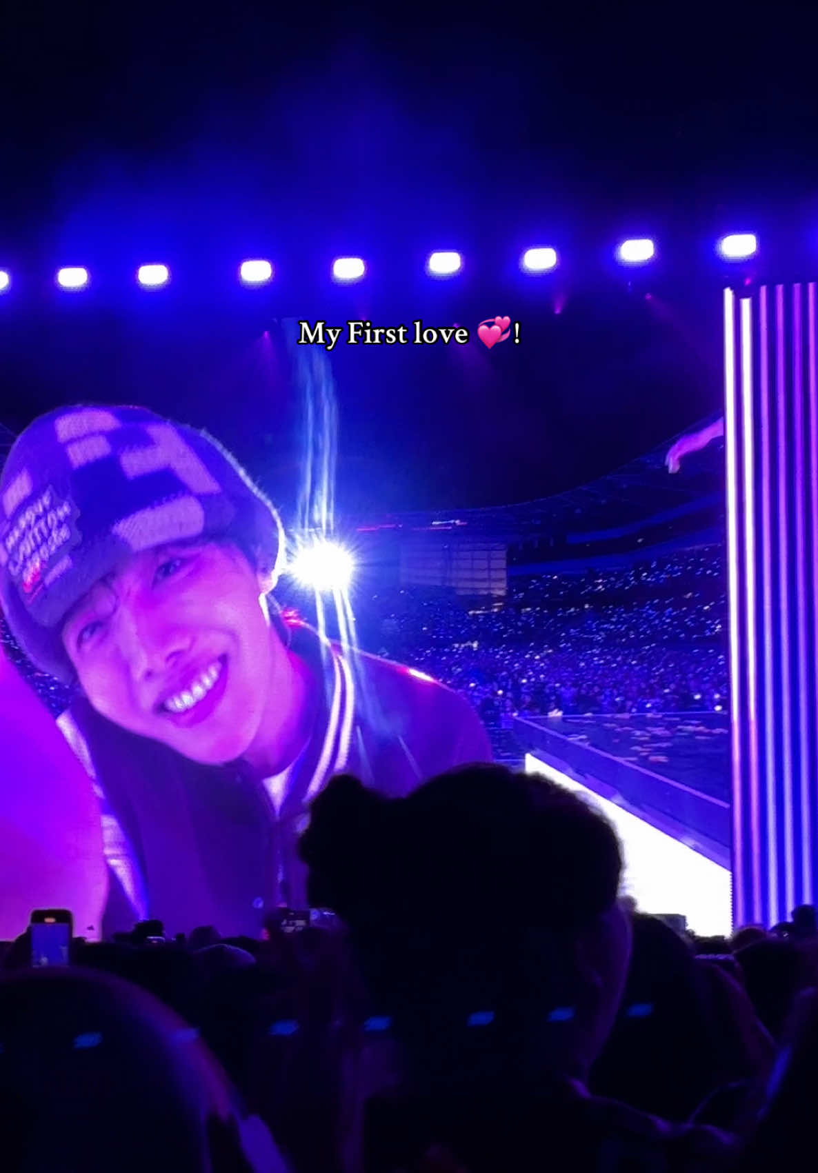 My first love! 😍 #hopeonthestagetour #jhopebiased #kpopers #HOS_TOUR 