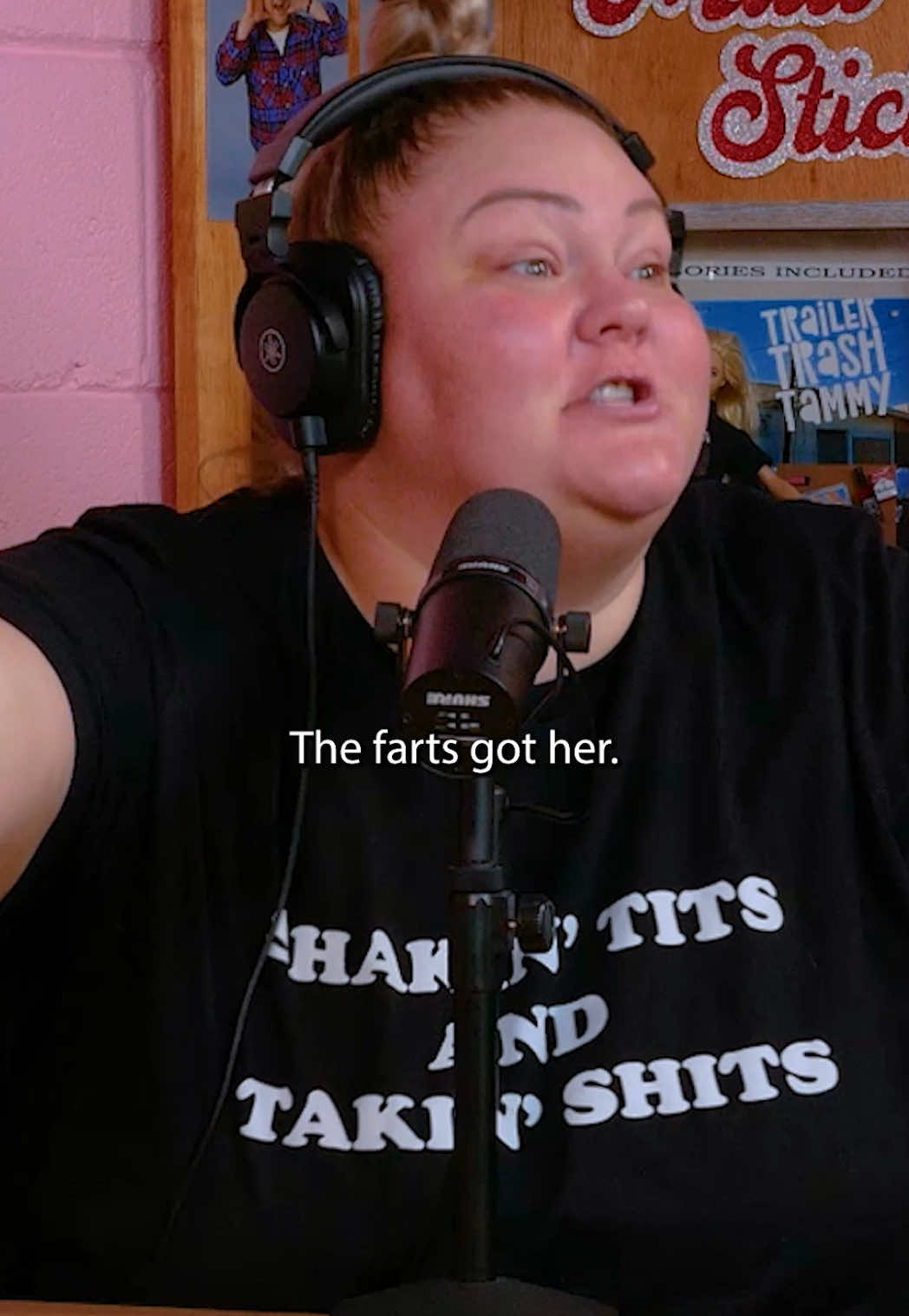 The farts got her!! 💨 #theviralpodcast #podcast #fyp 