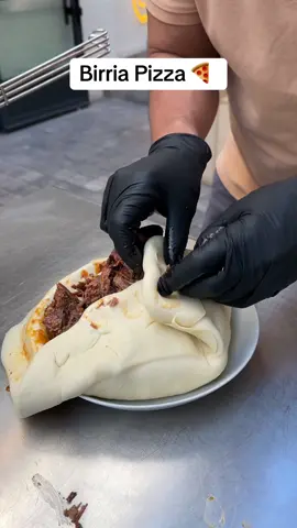 Birria pizza 🍕 #pizza #meat 