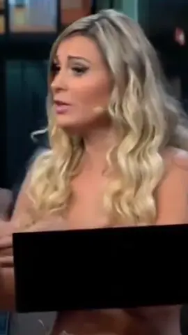 Ímola, vulgo Andressa Urach, protestando na TV Brasileira #Andressa #AndressaUrach #Ímola #meme 