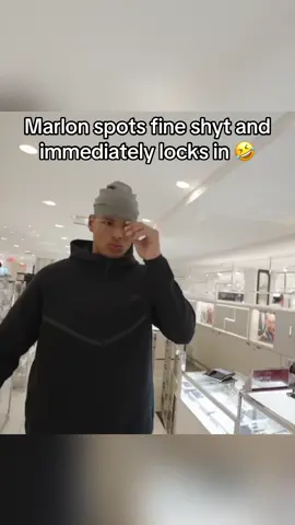 little does she know that boy @Marlon still homeless 😭✌️