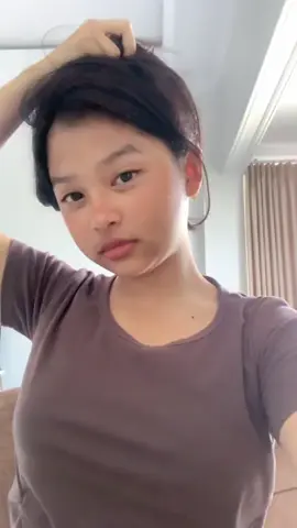 idk why my hands hold my hair