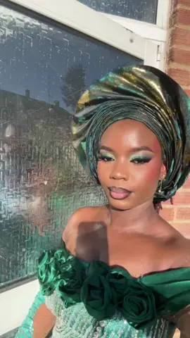 💚 #asoebi #asoebibella #asoebistyles #nigerianwedding #gelestyles #geleheadtie #bridesmaiddresses #africanwedding #weddingguest #greenasoebi #weddingstyle #owanbe #owanbeuk 