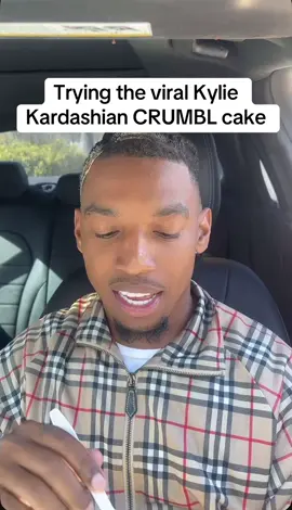 Who don’t put flower in cake 🤨 #zias #blou #crumblcookies #cake #kyliejenner #viral #fyp  