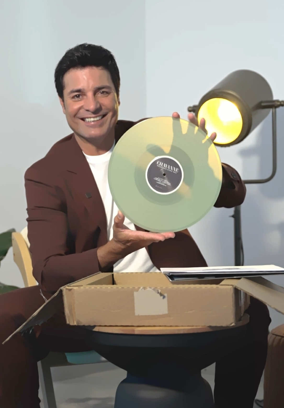 Ven y te susurro para que #BailemosOtraVez ❤️😉 Disfrutálo mejor con audífonos 🎧  #Chayanne #DeGiraConTikTok #MusicaLatina #TikTokMeHizoVer #ASMR 