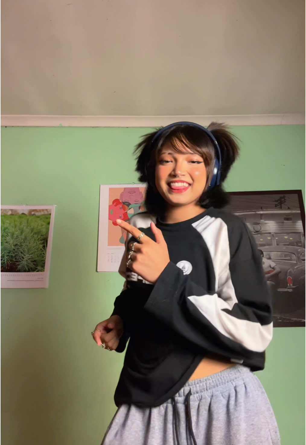 I heard there’s a competition for the best dc on this track! 😌🫴🏻🔥 Dc:Me #fyp #fypシ゚ #trend #viral #dance  @MXZI 