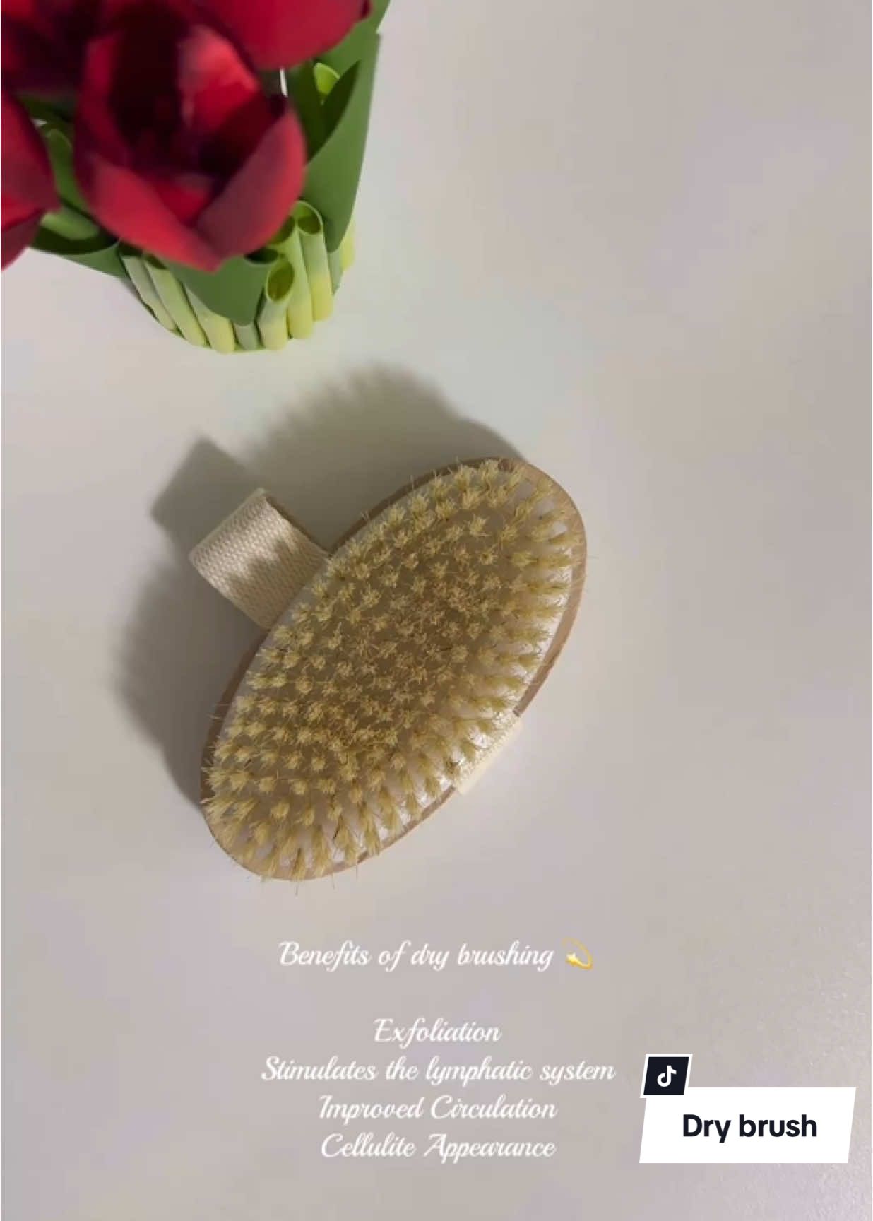 This is your sign to add dry brushing in your body care routine ✨ #drybrush #drybrushing #skincare #skincareroutine 
