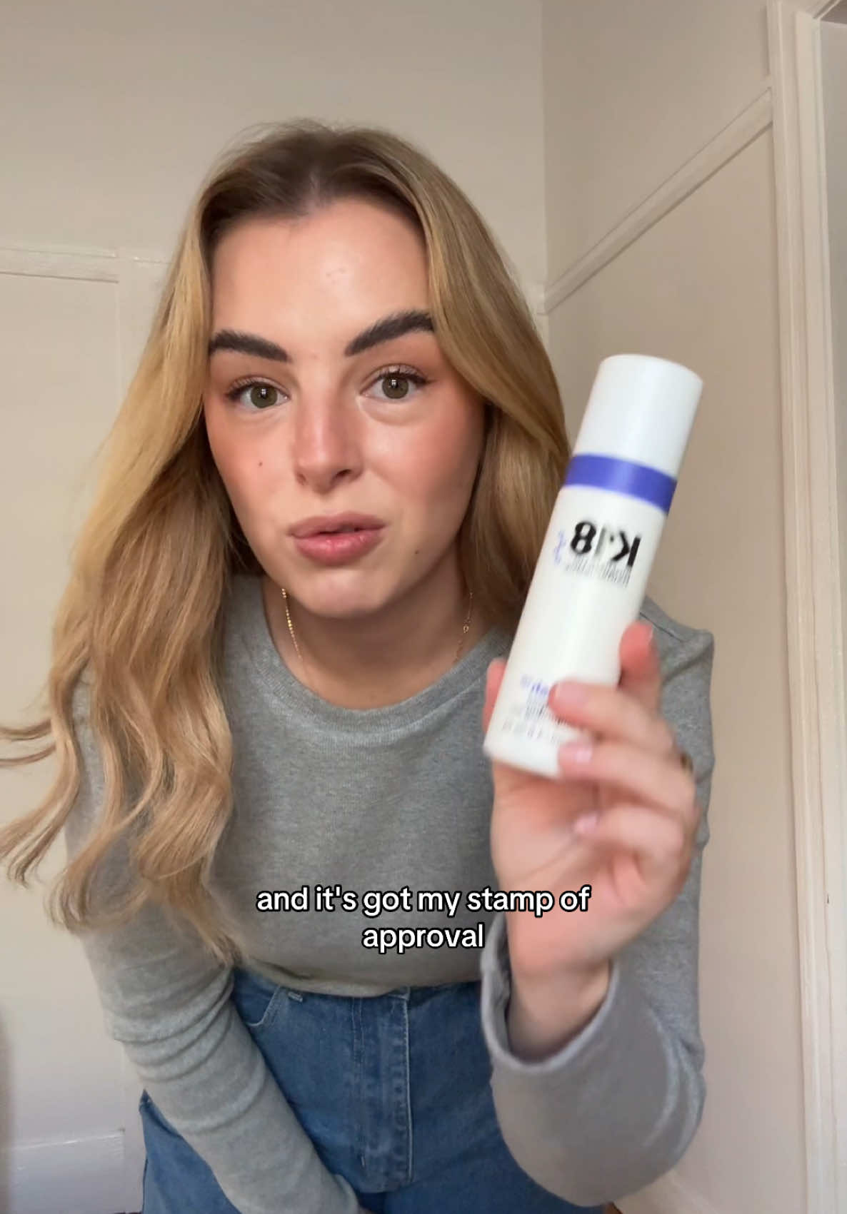 My honest thoughts and first impressions of the viral K18 Airwash Dry Shampoo, who better to try it out than the girl with the oiliest hair in the world? All I can say is WHAT IS THIS SORCERY! Tbh surely it’s just alcohol spray? It’s got my tick of approval ✅ #dryshampoo 