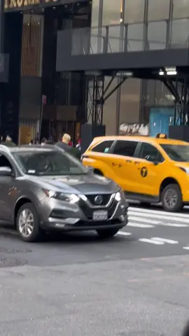 We got trump directing traffic before gta 7 #fyp #trump #viral #funny #nyc #comedy 