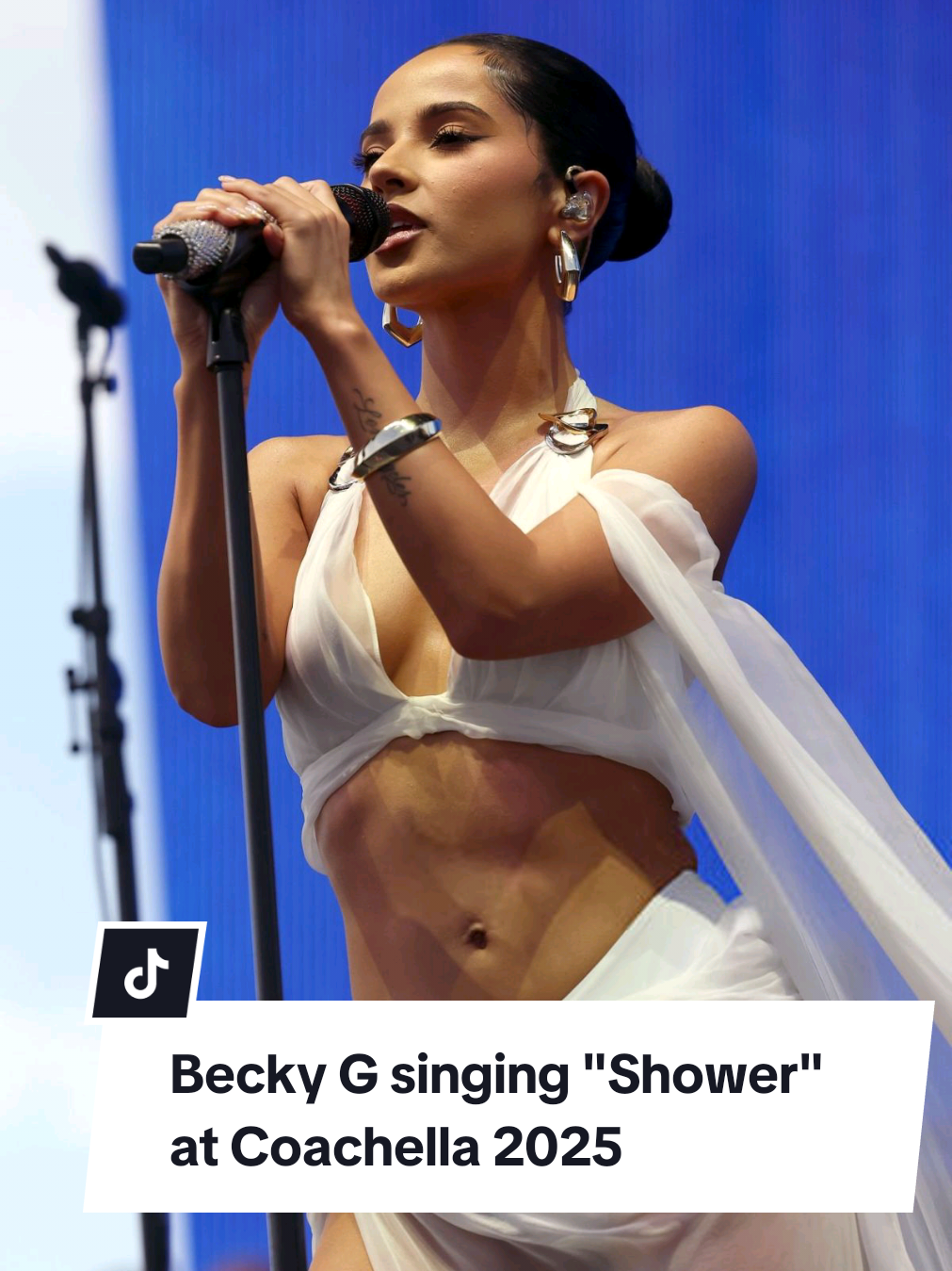 @Becky G singing 