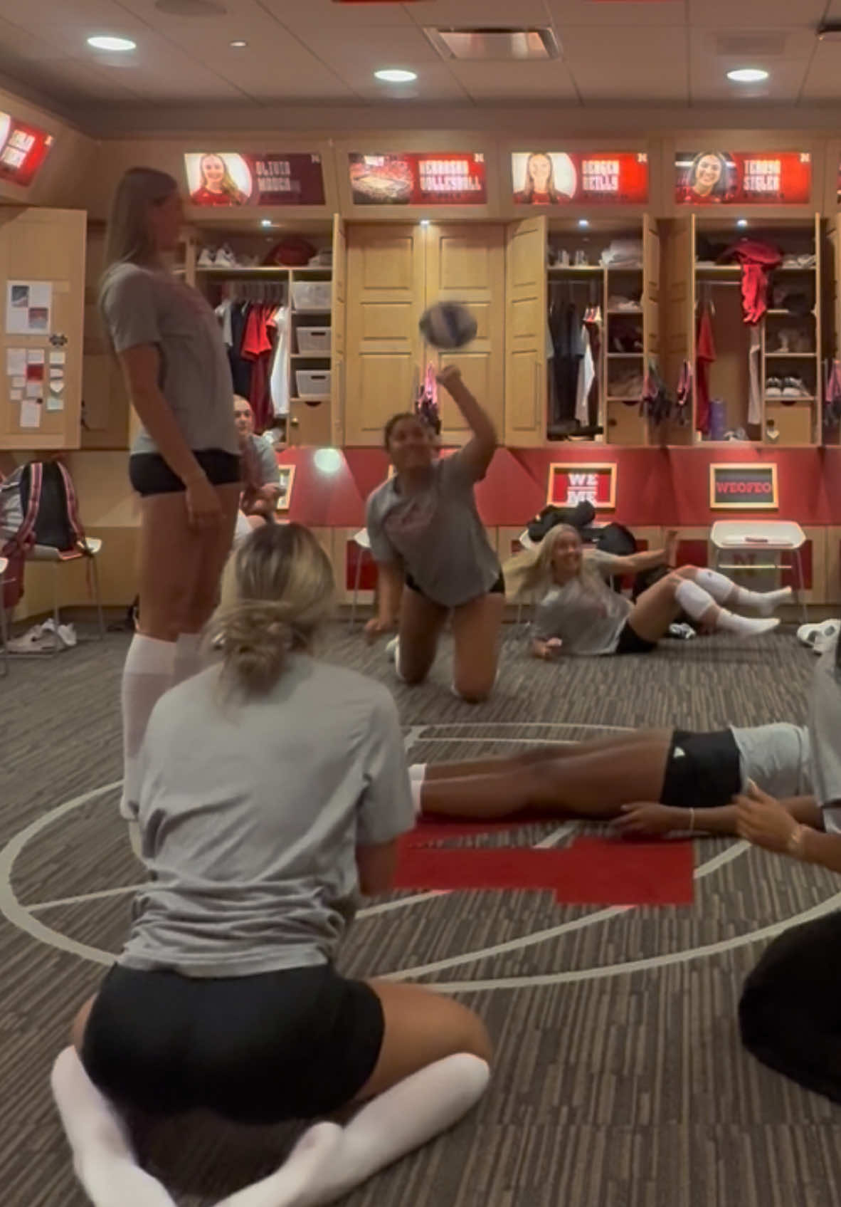 @laney choboy i hope ur face is okay🤣🤣 @Nebraska Volleyball @AJ @Ry 🏐 @tt! @Keri Leimbach  