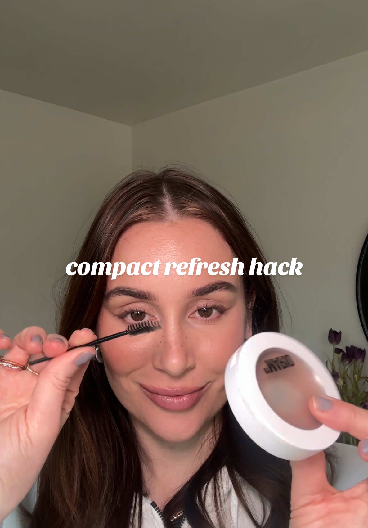 wasting way less product this way 🫶🏼🫶🏼 #makeuphack 