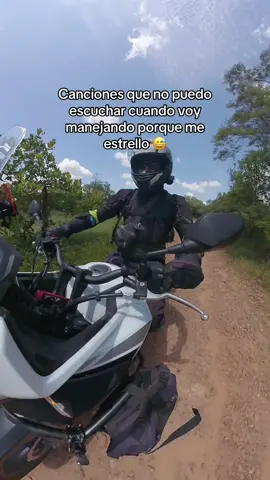 La única banda que toca hasta las 15 😂#motoviajeros #viajeenmoto #viajesenmoto #motoviajero #viajar #colombia🇨🇴 #hondanx500 