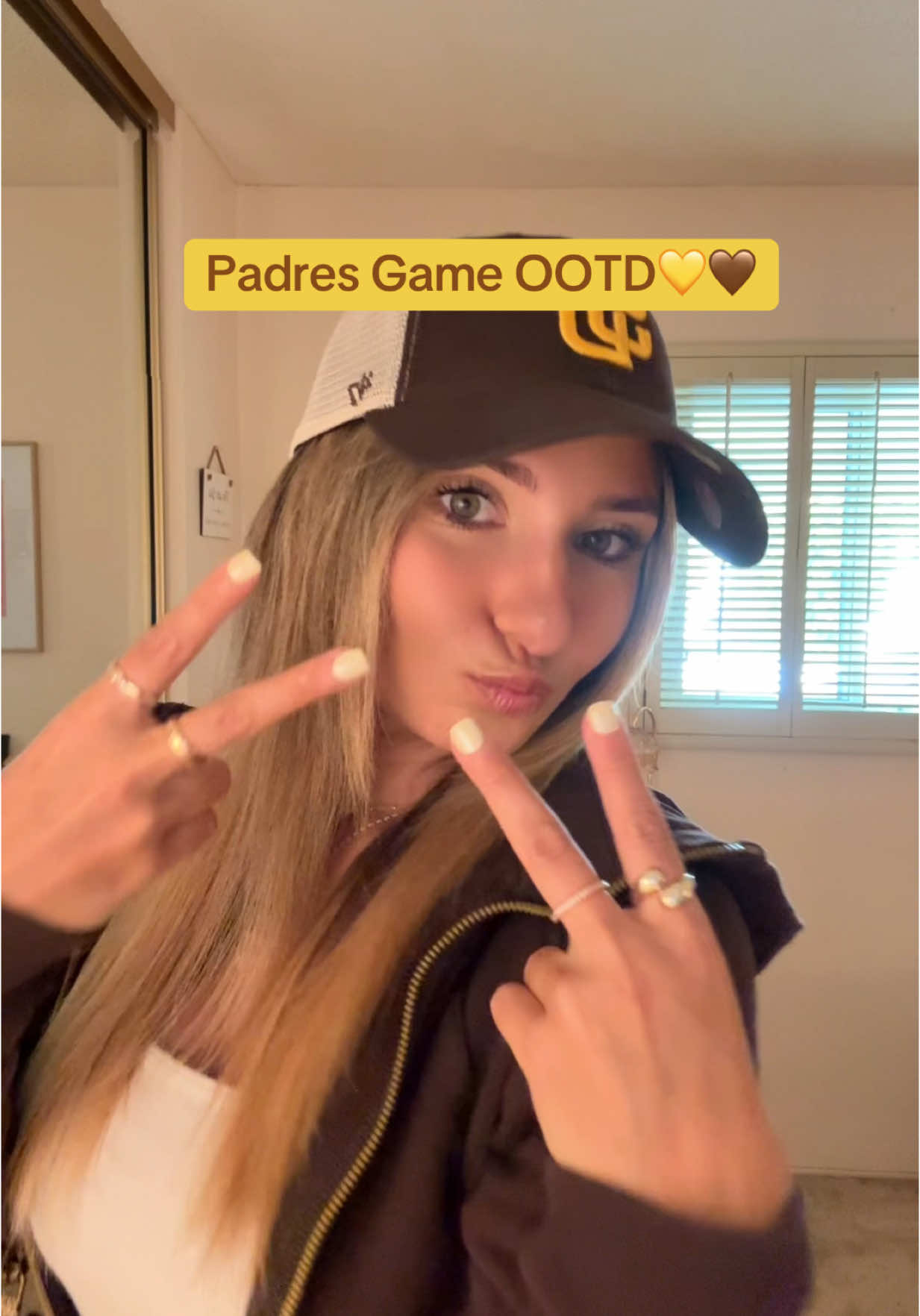 Go Padres💛🤎 #padres #ootdinspo #sportsfashion #fitcheck Peace Sign = personality trait 