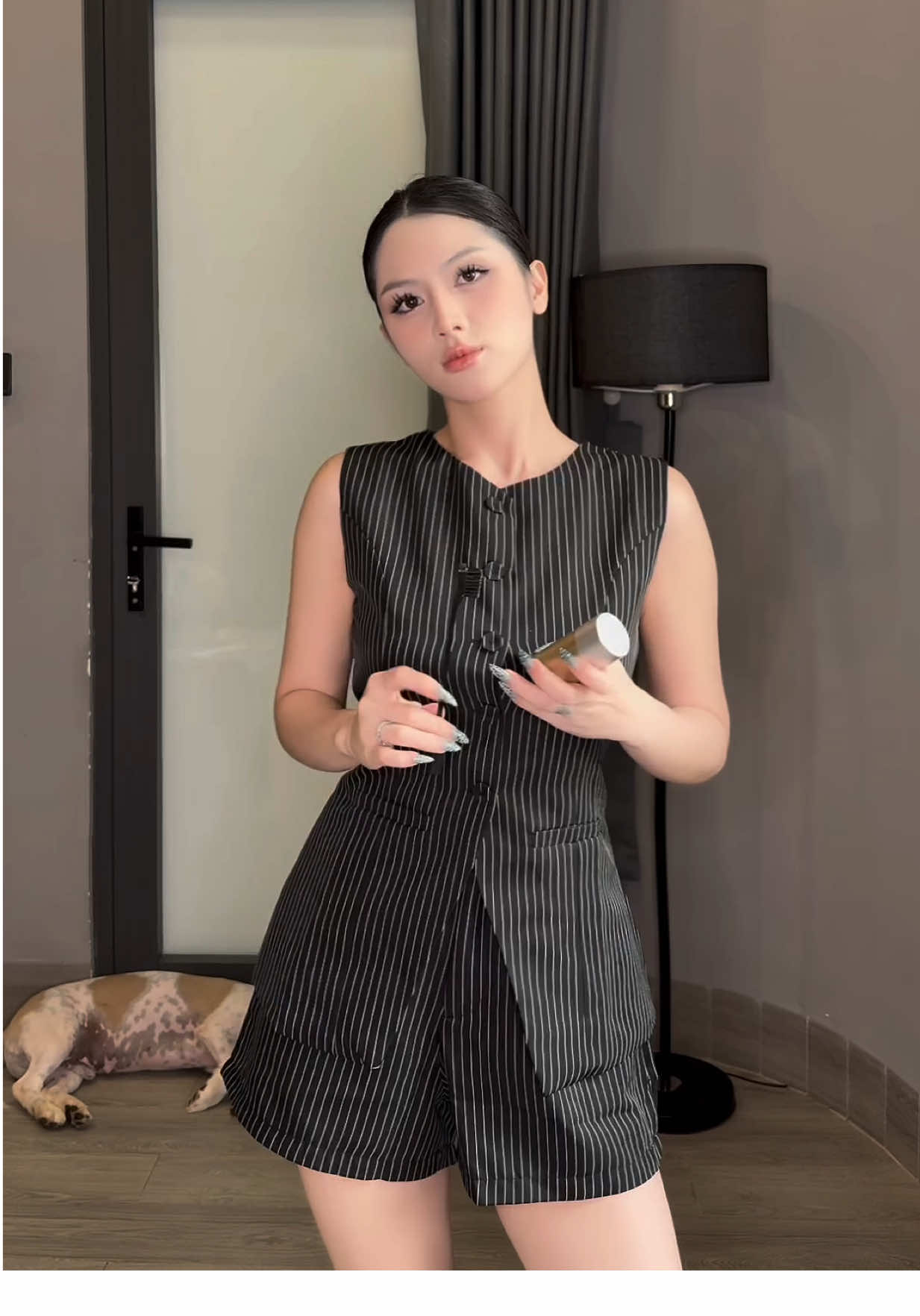 Eo ôiiii thề nó đỉnh điên , chải búi tóc gì cũng 1p30s là xong . Có thể không có người yêu chứ nhất định không được thiếu lọ sáp tóc đỉnh như này được #xuhuong #xuhuongtiktok #viral #xh #emvine 