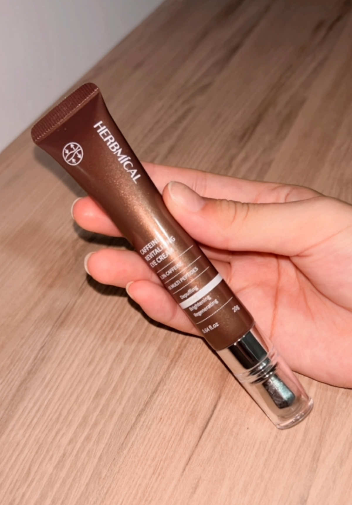 Say goodbye to dark eye circle ❌ guaranteed no more tired looking eye 👁️ #fyp #sg #06 #CreateToWin #eyecream #darkeyecircle #darkeyecirclessolution #revitalize #staypretty 