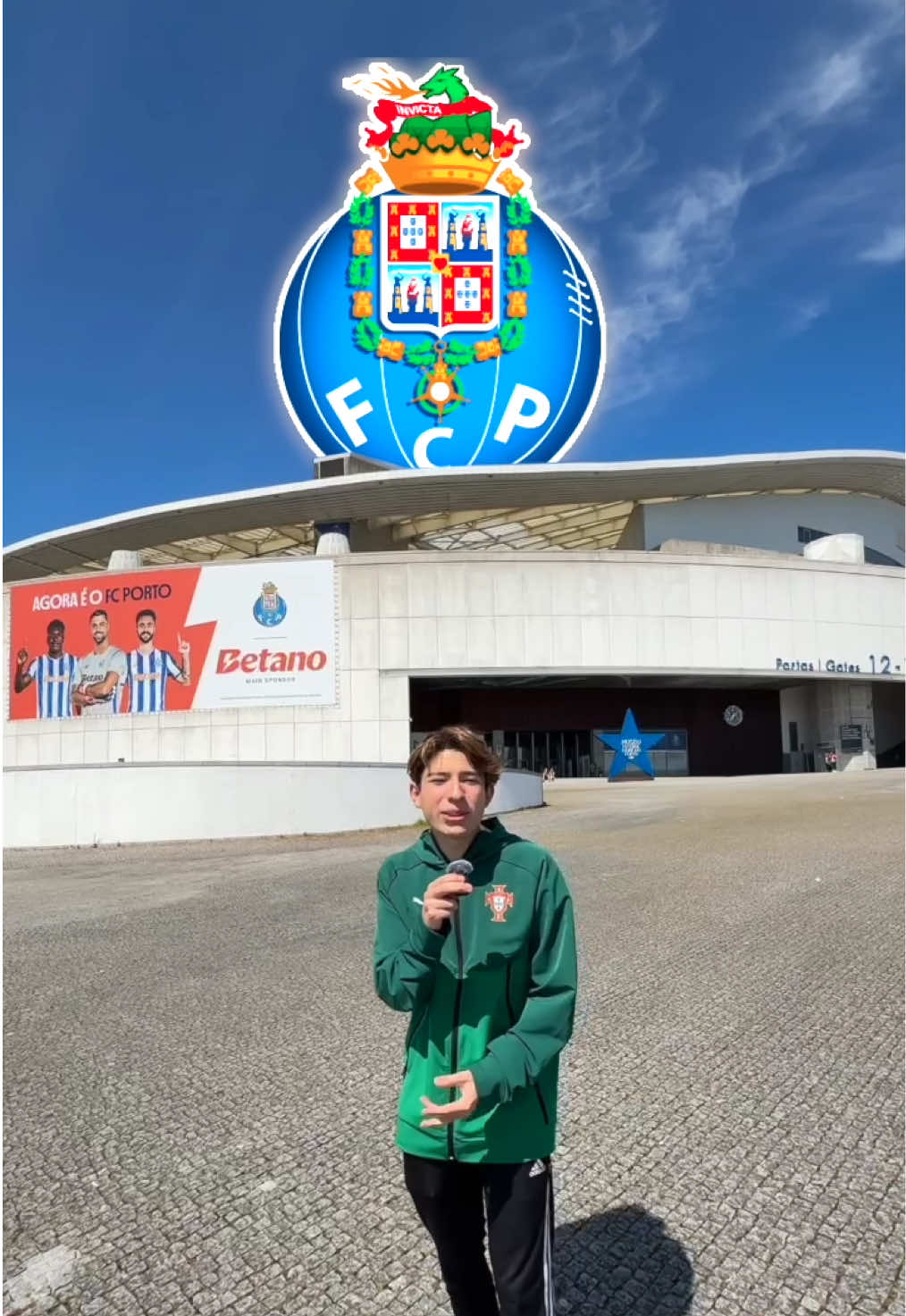 Visité el estadio del Oporto 🇵🇹 Aquí jugó @Miguel Layun y más cracks que también jugaron en el @Club América 😎 #champions #oporto #tour #estadio #futbol #Vlog 