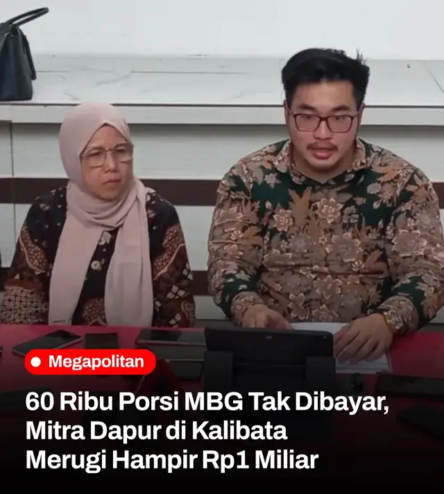 Program Makan Bergizi Gratis (MBG) yang sempat jadi harapan bagi banyak warga, kini resmi terhenti. Bukan karena makanan habis. Bukan karena semangat padam. Tapi karena dapur yang mengabdi, belum dibayar sepeser pun. Dikelola oleh Ira Mesra Destiawati, dapur ini telah menyalurkan 60 ribu porsi makanan bergizi demi mendukung program nasional lewat mitra yayasan yang ditunjuk oleh Badan Gizi Nasional (BGN). Namun hingga hari ini, invoice demi invoice tak kunjung dibayar. Sumber : @news_fin  #mbg  #makanbergizigratis #fyp #fypage #beritaviral #beritaviralterkini 
