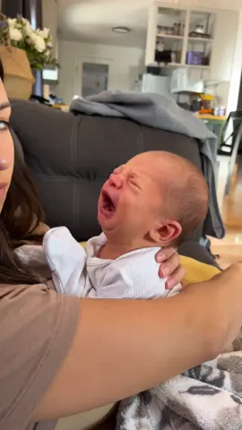 Who says newborns can’t hold they head up. #dodge #duck #dip #dive #dodge #1weekold #newborn #strongbaby  Already fake crying too 😭