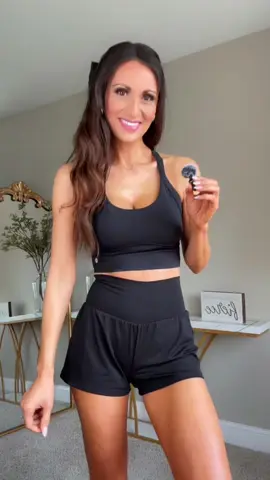 Your new fav #athleticshorts 🖤 Use code: sm11 for 15% off on full price items 🛍️ Wearing xsmall, black in Super High Waisted Back Pocket & Side Hidden Pocket 2-in-1 Yoga Shorts 2.5