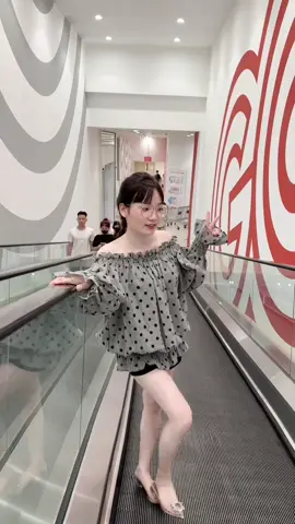 Anh chỉ coi tình yêu này như là một mảnh giấy thoiiii…