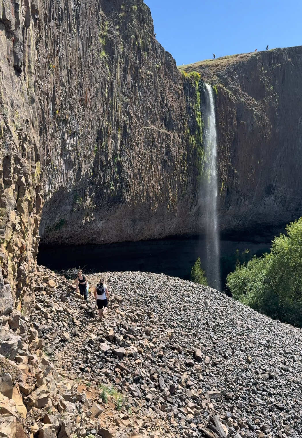 Hiking Phantom Falls Loop – Hidden Caves, Waterfalls & Epic Views! 🌊🥾#PhantomFalls #CaliforniaHikes #WaterfallHike #HikingAdventure #NatureEscape #ExploreCalifornia #HiddenGems #SpringHikes #OrovilleTrails #WaterfallViews #TrailMagic