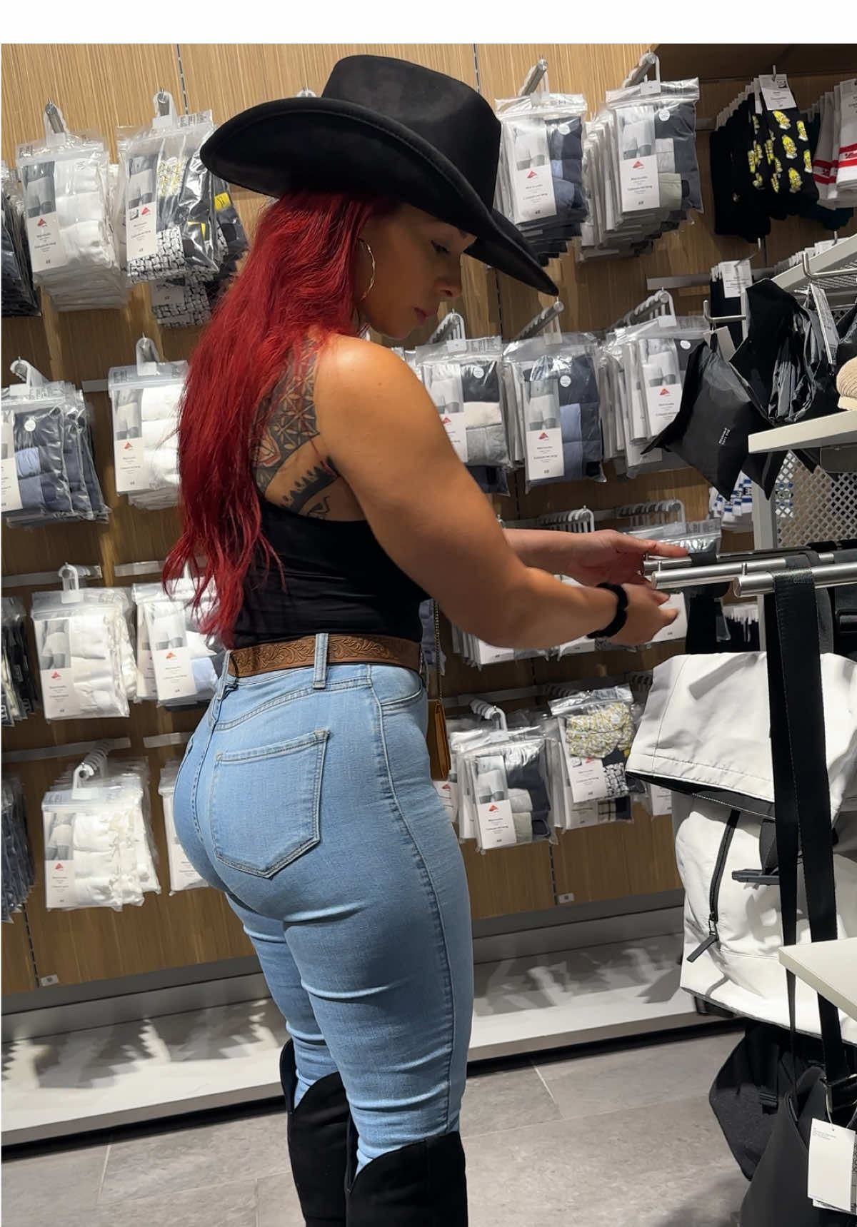 This is cute ☺️ #latina #curvy #viral #fyp #shopping #cowgirl #jeans #sheesh 