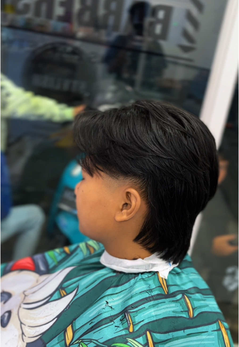 yg mullet mullet aja . #hairstylist #ladybarber #barbershop #barbershoppare #barbershopkediri #barbershopjawatimur #barbershopindonesia #kampunginggris #parekediri #kediri24jam 