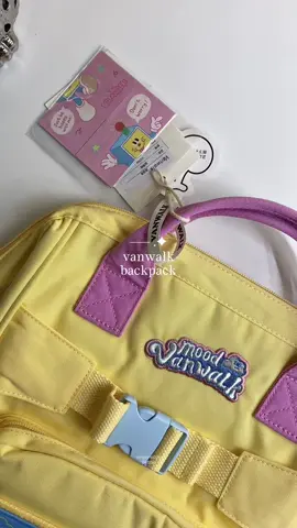 cutesy backpack from vanwalk 🧸🌈 #backpack #backpackforschool 