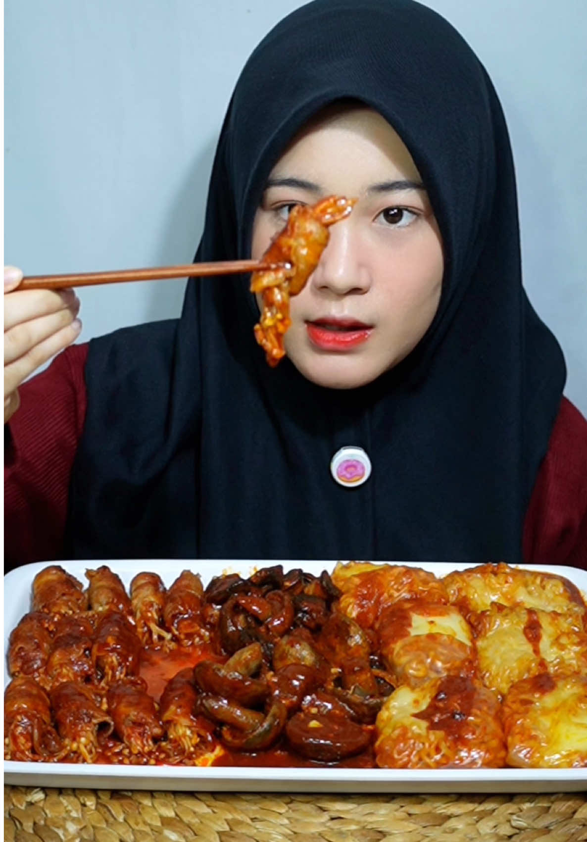 Salfok merah bgt dah gincu nya wkwkwk menyala bibir kuuu~ #inicia #iniciamukbang #asmr #mukbang 