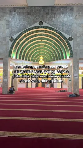 Mencari rezeki boleh, ninggalin sholat jangan