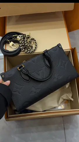 ONTHEGO EAST WEST！With classic monogram and full of charm,the customer is extremely happy upon receiving it.#louisvuitton #lvbag #lv #luxury #fashion #hermes 