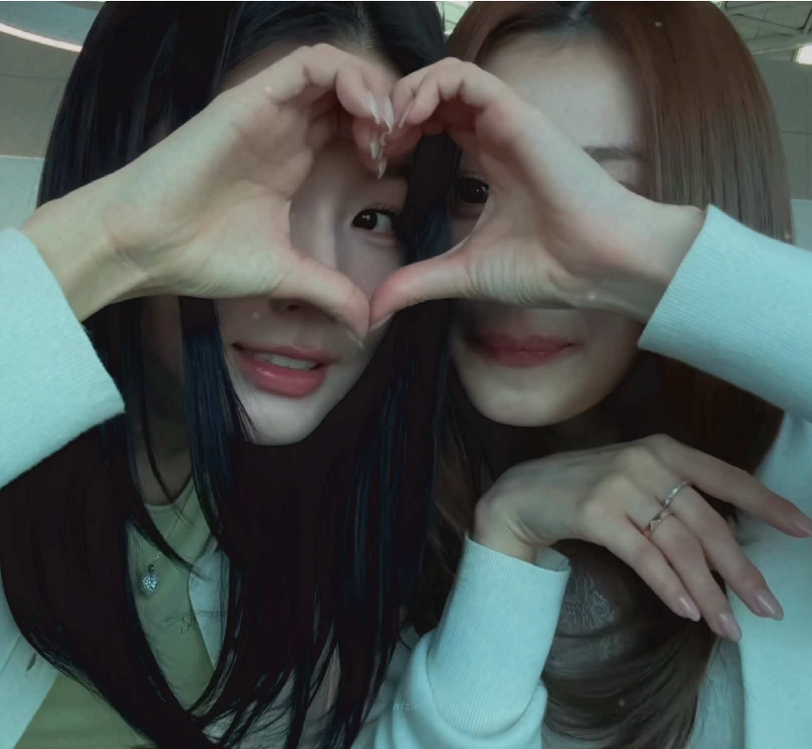 I felt like a third wheel the entire time I was watching their vlog [ #sana #miyeon #twice #gidle #wavetoearth #friendship #kpop #edit #viral #fyp #xyzcba ]