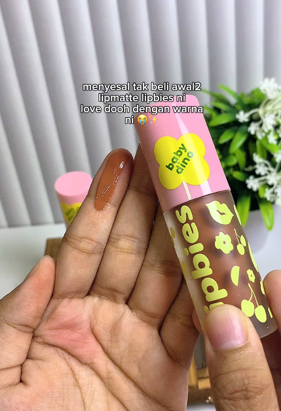 I tak tipu kalini lipbies punya lipmatte paling best sbb dia cair so mmg ringan sangat and smooth! Tak kering langsung bibir i 🤭 #pannalablipmatte #pannalab #pannalabmalaysia #lipbieslipmatte #lipbiesbypannalab 