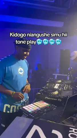 Kidogo niangushe simu hii tone play🥶🥶🥶🥶 Dm for promo . . . . . #nairobitiktokers🇰🇪 #dj #music #party #fyp #fypp #trending #kenyantiktok🇰🇪 #DJSet #LiveSet 