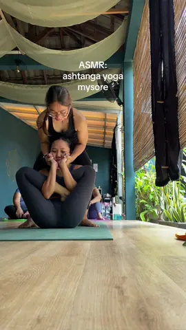 Nothing beats adjustments during ashtanga mysore - with Ala Dhofier at Tuntum Yoga Bintaro ❤️ #ashtanga #ashtangamysore #yogatok #ashtangayoga #ashtangajakarta 