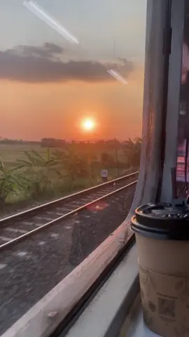 trải nghiệm tàu còn được ngắm hoàn hôn #tiktok #xuhuong #tauhoa 