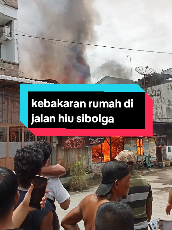 ya Allah semoga tidak dha korban jiwa.kebakaran rumah di jalan hiu sibolga di hari ne #fyp #kebakarandisibolga #jalanhiusibolga #sibolgakota #musibah #sibolga #Vlog #videoasli #trendingsibolga #jangkauanluas #masukberandafyp #hastag #videolebihpanjang #viralditiktok #foryoupage #shopmaster #belajarfyp #trikfyp #carafyp #viralsibolga 