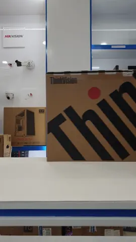 📦 MỞ HỘP MÀN HÌNH LENOVO THINKVISION S24i-30 – MỎNG ĐẸP, MƯỢT MÀ CHO GÓC LÀM VIỆC HIỆN ĐẠI Nếu bạn đang tìm một chiếc màn hình vừa gọn nhẹ, sắc nét, lại có tần số quét cao để làm việc mượt mà thì Lenovo ThinkVision S24i-30 là một lựa chọn rất đáng cân nhắc. Trong video hôm nay, mình sẽ mở hộp và setup mẫu sản phẩm này để bạn có cái nhìn thực tế nhất. 🎥 Nội dung video 1, Mở hộp sản phẩm: Chiếc màn hình được đóng gói chắc chắn, đầy đủ phụ kiện cơ bản gồm chân đế, dây nguồn và cáp kết nối HDMI. 2, Thiết kế tổng thể: Màn hình 23.8 inch với viền siêu mỏng, tạo cảm giác hiện đại và tiết kiệm không gian. 3, Quay 360 độ sản phẩm: Góc quay toàn cảnh từ trước, sau và cạnh bên giúp bạn thấy rõ sự mỏng nhẹ, tinh tế của chiếc màn hình. 4, Setup mẫu với mini PC: Mình đã thử đặt kèm một bộ máy tính mini gọn gàng – và thật sự đây là combo cực kỳ phù hợp cho bàn làm việc, học tập hay cả làm content. 🔍 Thông số kỹ thuật nổi bật Kích thước: 23.8 inch – tấm nền IPS, màu sắc chân thực và góc nhìn rộng Tần số quét: 100Hz – chuyển động mượt mà, hạn chế giật lag khi làm việc đa nhiệm Thời gian phản hồi: 4ms – ổn định khi xem video, lướt web hoặc làm việc đồ họa nhẹ Độ sáng: 250 nits – đủ dùng trong môi trường phòng có ánh sáng trung bình Cổng kết nối: HDMI, VGA – dễ dàng kết nối với nhiều thiết bị khác nhau ✅ Trải nghiệm thực tế Chiếc ThinkVision S24i-30 không chỉ phù hợp cho dân văn phòng mà còn rất ổn cho học sinh, sinh viên, người làm việc tại nhà hoặc cần màn hình phụ. Với thiết kế tối giản, tiết kiệm diện tích, đây là lựa chọn hoàn hảo cho những ai yêu thích không gian làm việc gọn gàng, hiện đại. 📌 Kết luận Mình đánh giá đây là một mẫu màn hình có giá hợp lý, thiết kế đẹp và hiệu năng đủ dùng, đặc biệt thích hợp với không gian làm việc nhỏ, gọn. Nếu bạn đang tìm kiếm một chiếc màn hình chất lượng ở phân khúc phổ thông, Lenovo ThinkVision S24i-30 là một cái tên rất đáng để cân nhắc. 🔗 Xem chi tiết sản phẩm tại đây: 👉 https://ictsaigon.com.vn/man-hinh-lenovo-thinkvision-s24i-30 📢 Bạn muốn mình làm thêm video so sánh với màn hình khác, hoặc test thực tế khi dùng với laptop/Mac mini không? Cứ comment bên dưới nhé! 🔔 Nhớ like video và đăng ký kênh để theo dõi thêm nhiều sản phẩm công nghệ hấp dẫn khác! 📌 #Lenovo #ThinkVision #S24i30 #Unbox #MiniPC #SetupGócLàmViệc #MànHìnhIPS #TechReview #Workstation