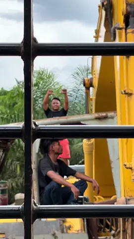 Ketika baru naik dari liburan dan gaji pun  masuk apa gak bawaannya bahagia teros#@B¤₩¤ @bg kriwol 