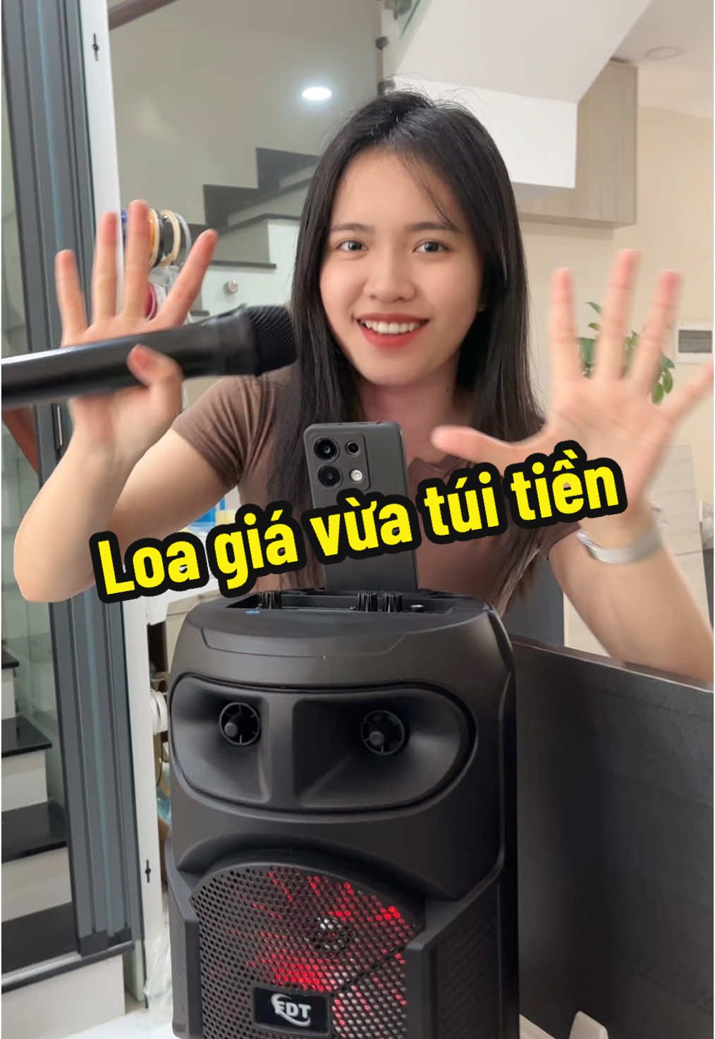 Sắm liền 1 cái, nhỏ gọn mà bass đánh cực đã ạ #loabluetooth #loaxachtay #loakaraoke 