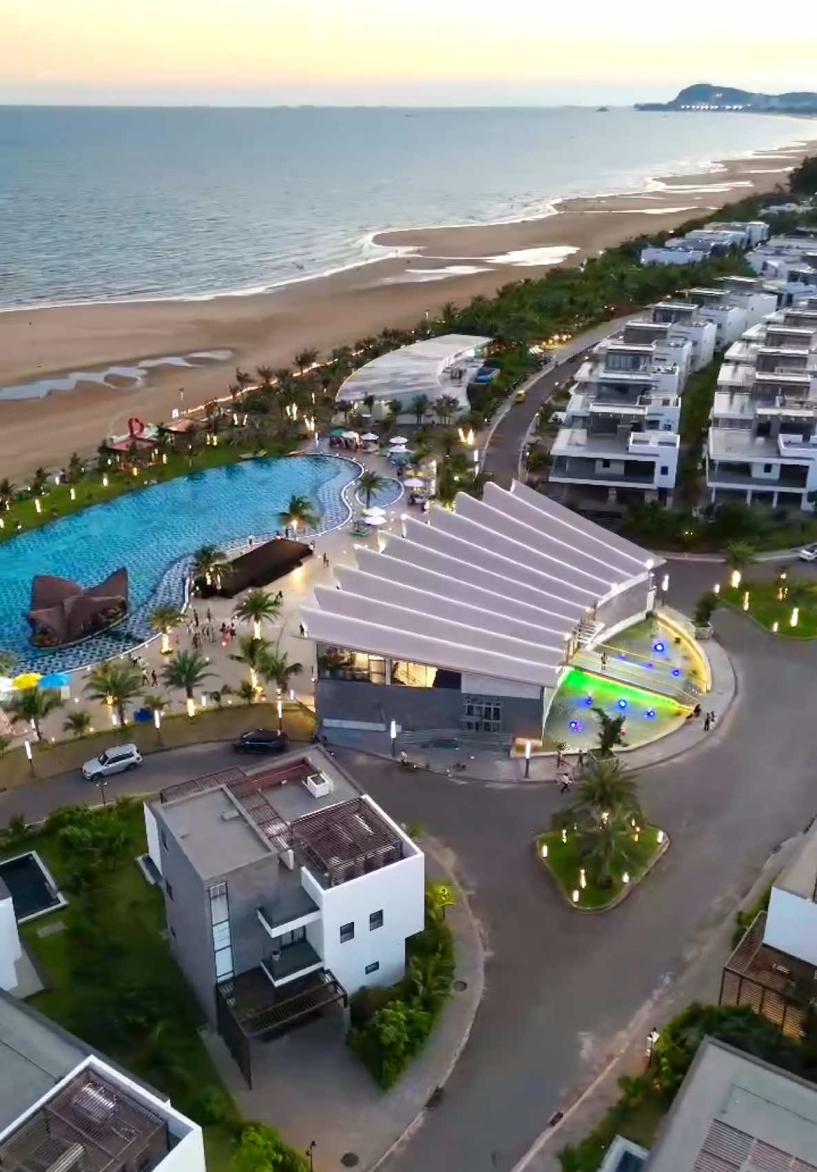 Khu nghỉ dưỡng đầu tiên sở hữu bãi biển riêng dài 600m tại TP. Vũng Tàu. #TheMaris #VungTau #nghiduong #dulich #xh #biển 