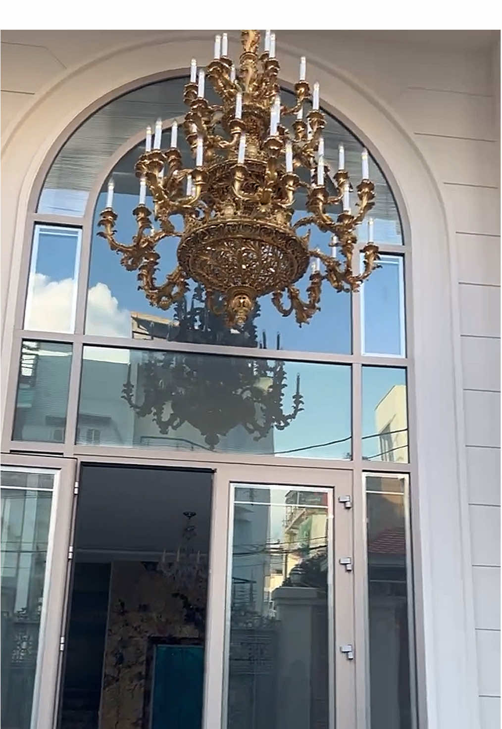 Cửa nhôm cao cấp Maxpro màu Champagne luôn làm CĐT xao xuyến #cuanhomnhapkhau #xuhuong #cuanhom #cuanhomkinhcaocap #maxpro 