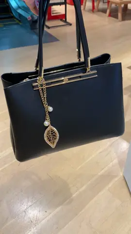 Best seller elegant office look @PALOMINO #palomino #handbag 