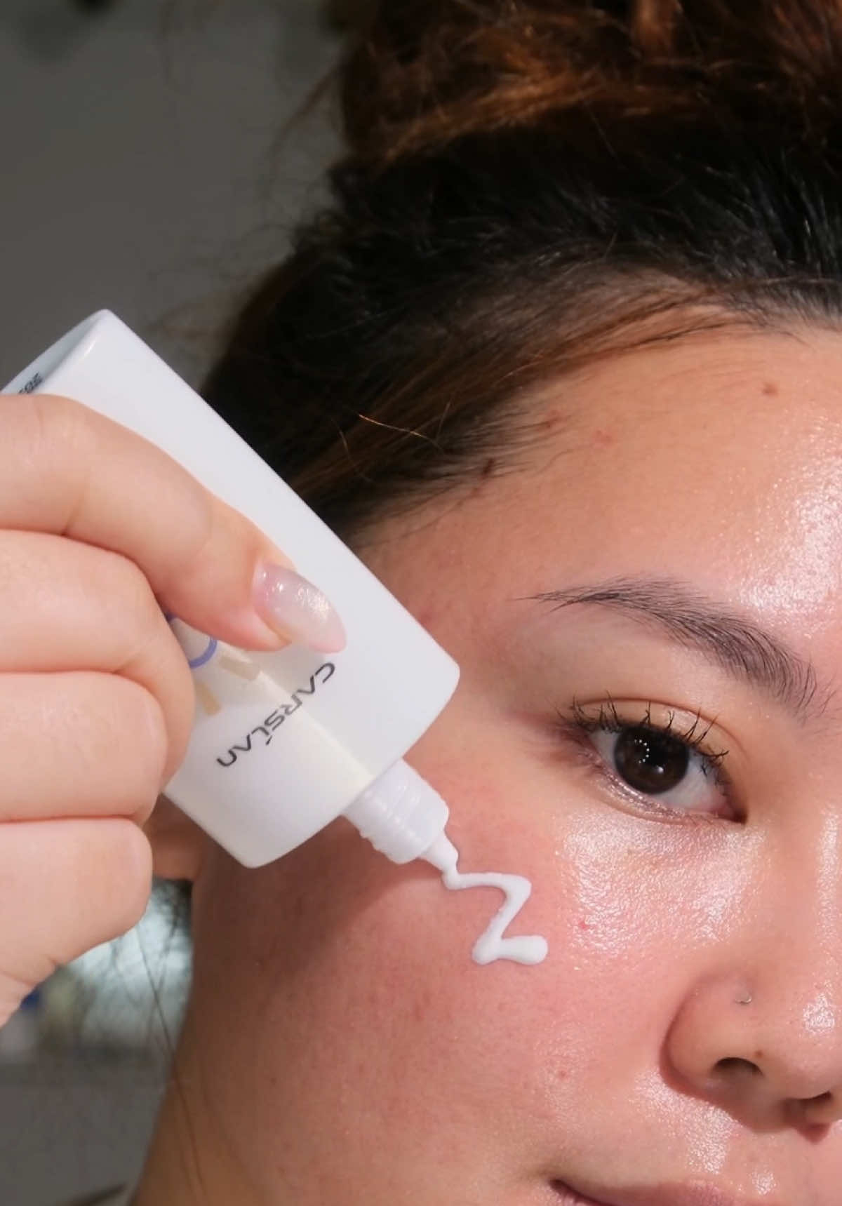 Oily girl must try sunscreen🙌🏻 trying new sunscreen #carslanmy #carslansunscreen #sunscreenviral #sunprotection #healthyskin #fyp #newarrivals 