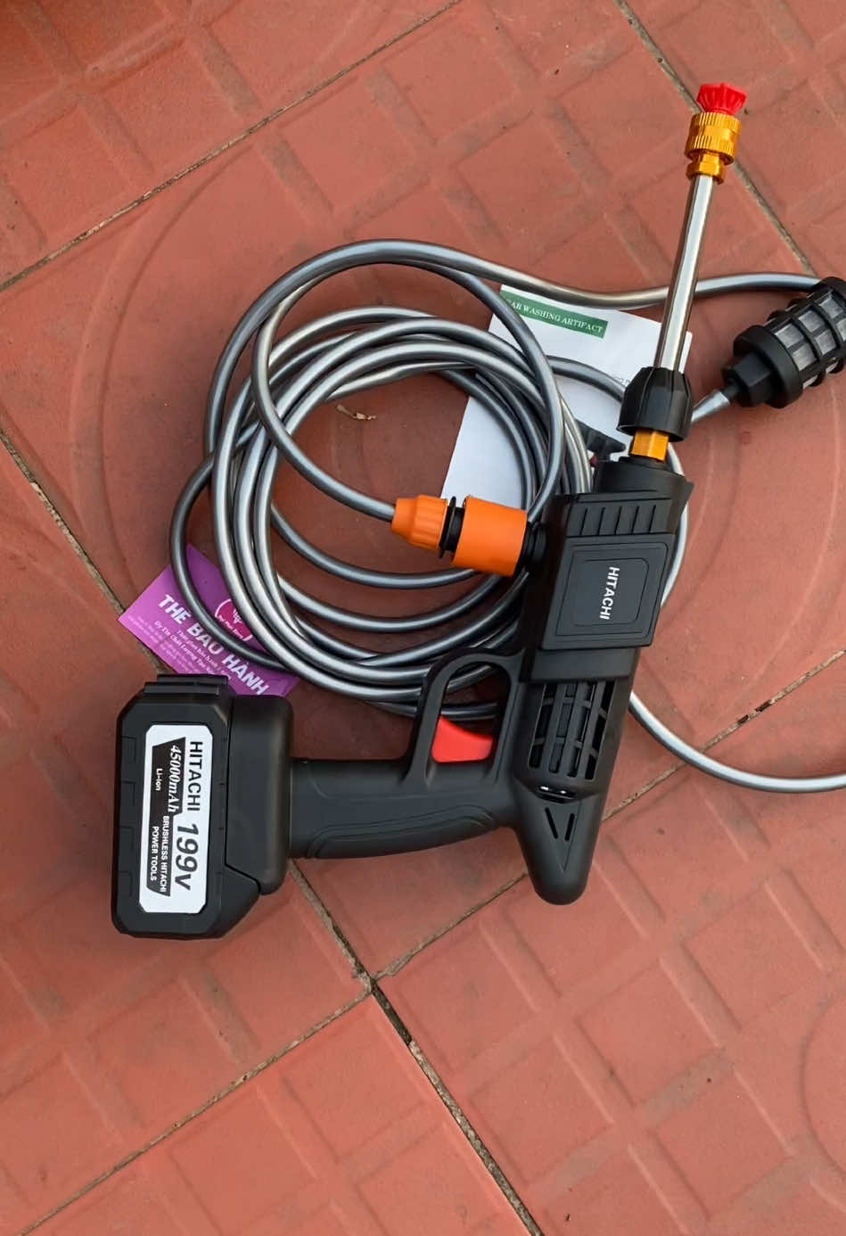 Máy rửa xe, máy xịt cao áp. Thiết kế nhỏ gọn, mạnh mẽ. Dùng bền lắm  #hangtotgiare #hangtotgiare368 #tiktokshop #mayruaxe #mayruaxecaoap #mayruaxemini #mayruaxedungpin #mayruaxehitachi #mayruaxehitachi199v #mayruaxegiađinh #xuhuong #thinhhanh #trending #viral #fypシ #fyp 