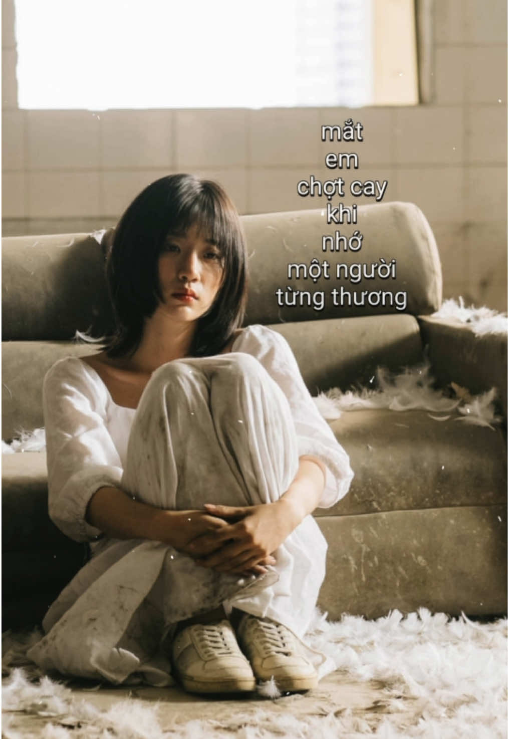 Mắt em chợt cay, khi nhớ một người từng thương.. 🥺💔 nhưng mà #emdungkhoc ! #chillies #chilliesmusic 