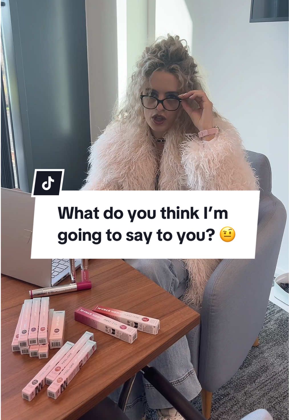Come on, you know you want to! 😅 #sacheu #sacheubeautyuk #office #officelife #work #worklife #officehumor #workcomedy 