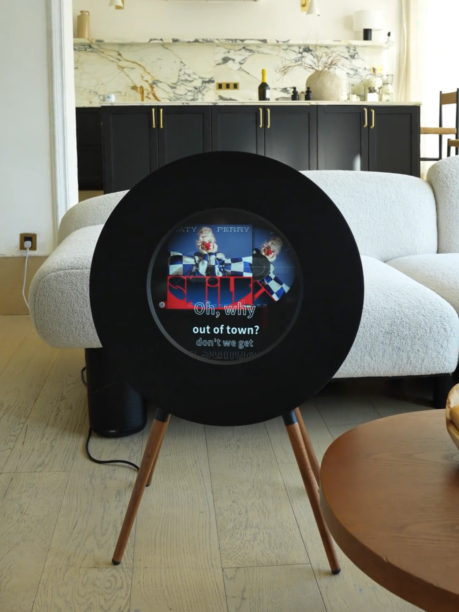 Your playlist called. It’s tired of basic. R1 turns your songs into a visual performance—vinyl vibes, cover sync, and pure room envy. #MorningBlues #RecordR1Speaker #VinylVibes #MusicAndArt #MusicWithSoul #ModernArt #homestyle #HomeUpgrade #hifisound #StyleYourSpace #AestheticGoals #InteriorInspo #AestheticVibes #musicdesign #TrendingNow