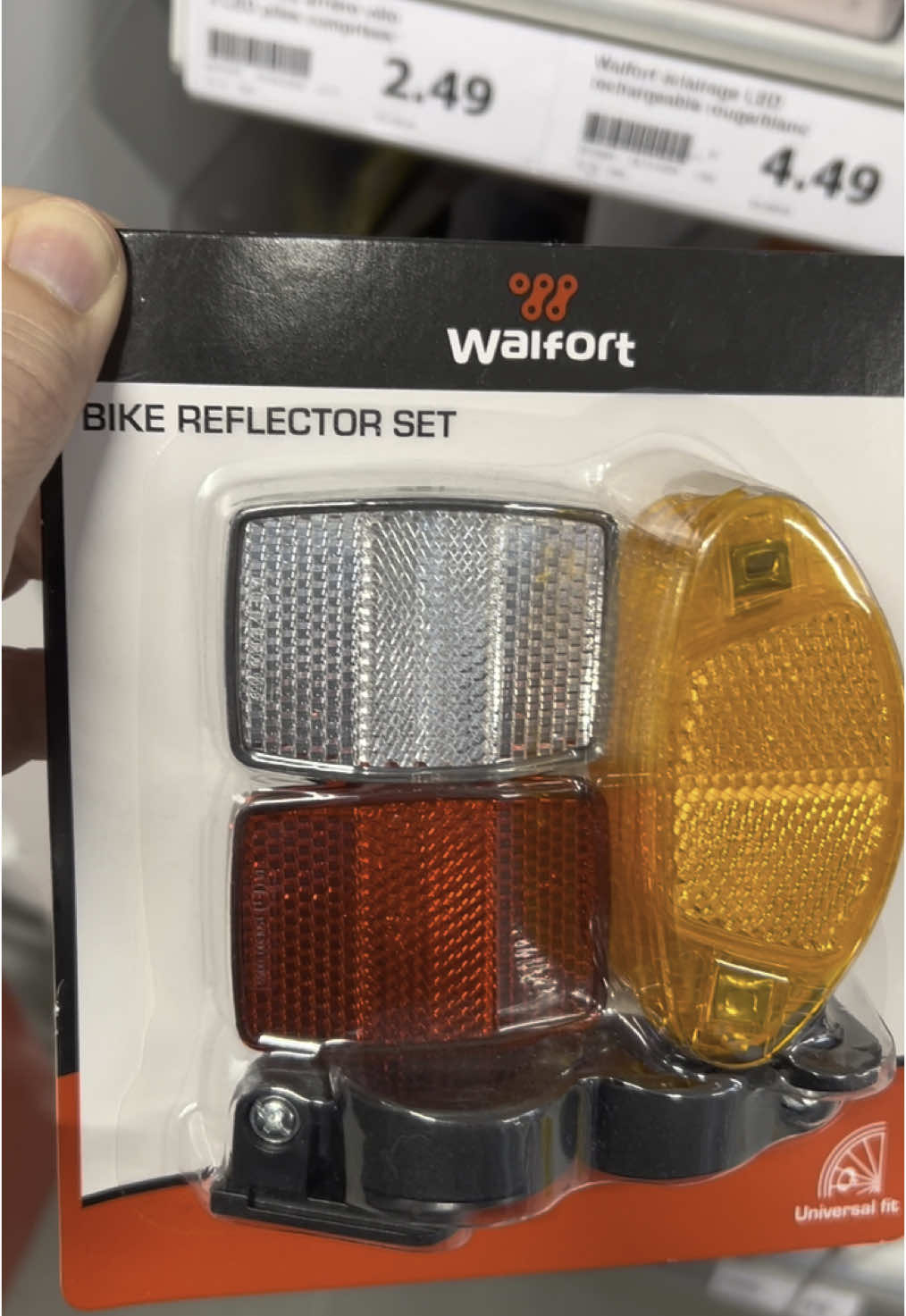 Boostez votre sécurité à vélo avec le kit de réflecteurs Walfort 6 pièces chez Action ! À seulement 1,99€, ce kit est parfait pour être visible de jour comme de nuit. Facile à installer. #Vélo #sécurité #Action #Walfort #BonsPlans #cyclisme 
